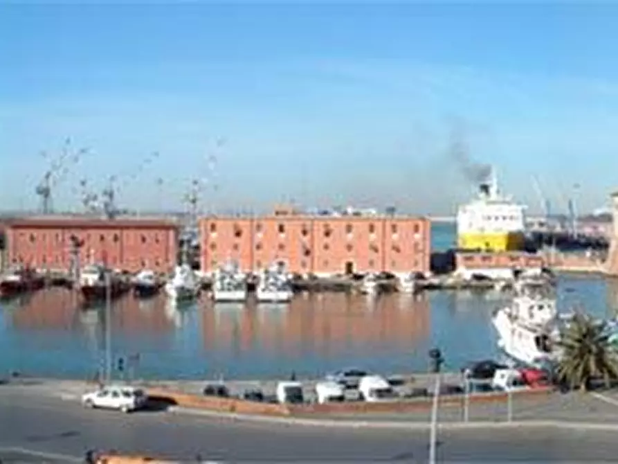Immagine 1 di Ufficio in vendita  a Livorno