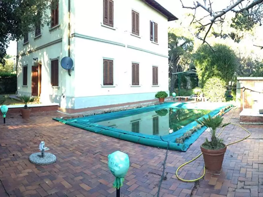 Immagine 1 di Casa indipendente in vendita  a Livorno