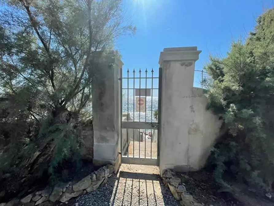 Immagine 16 di Appartamento in vendita  a Livorno