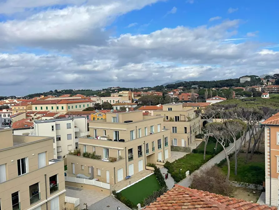 Immagine 18 di Appartamento in vendita  a Livorno