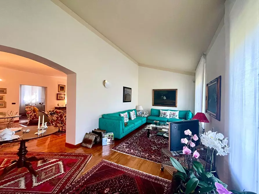 Immagine 50 di Villa in vendita  a Livorno