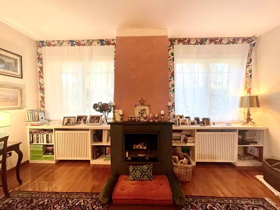 Immagine 51 di Villa in vendita  a Livorno