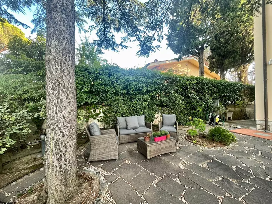 Immagine 13 di Villa in vendita  a Livorno