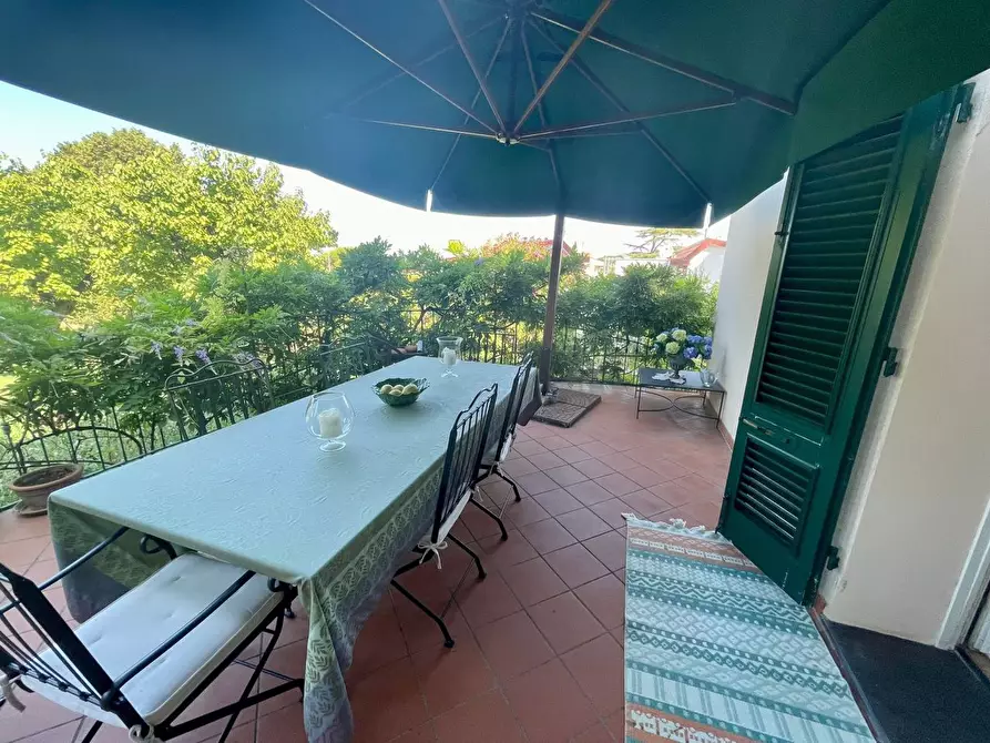 Immagine 41 di Villa in vendita  a Livorno