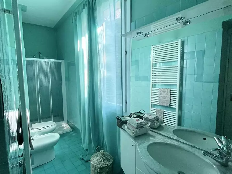 Immagine 38 di Villa in vendita  a Livorno