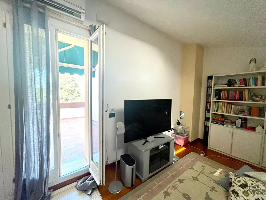 Immagine 34 di Villa in vendita  a Livorno