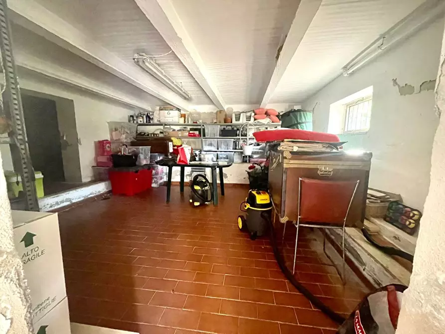 Immagine 11 di Villa in vendita  a Livorno