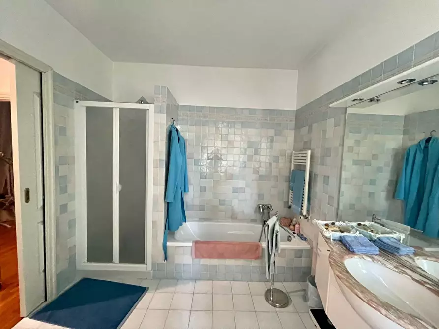 Immagine 25 di Villa in vendita  a Livorno