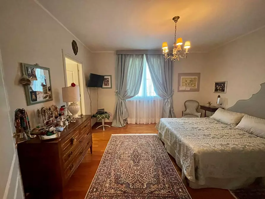 Immagine 28 di Villa in vendita  a Livorno