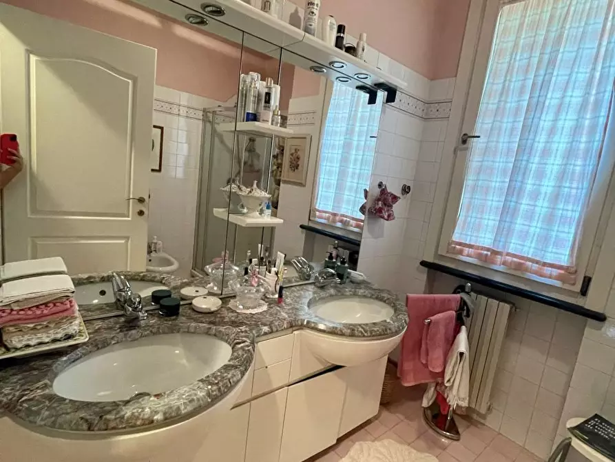 Immagine 19 di Villa in vendita  a Livorno