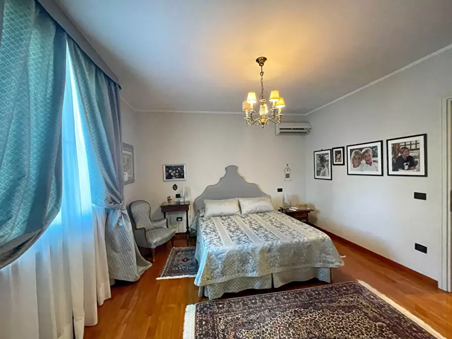Immagine 27 di Villa in vendita  a Livorno