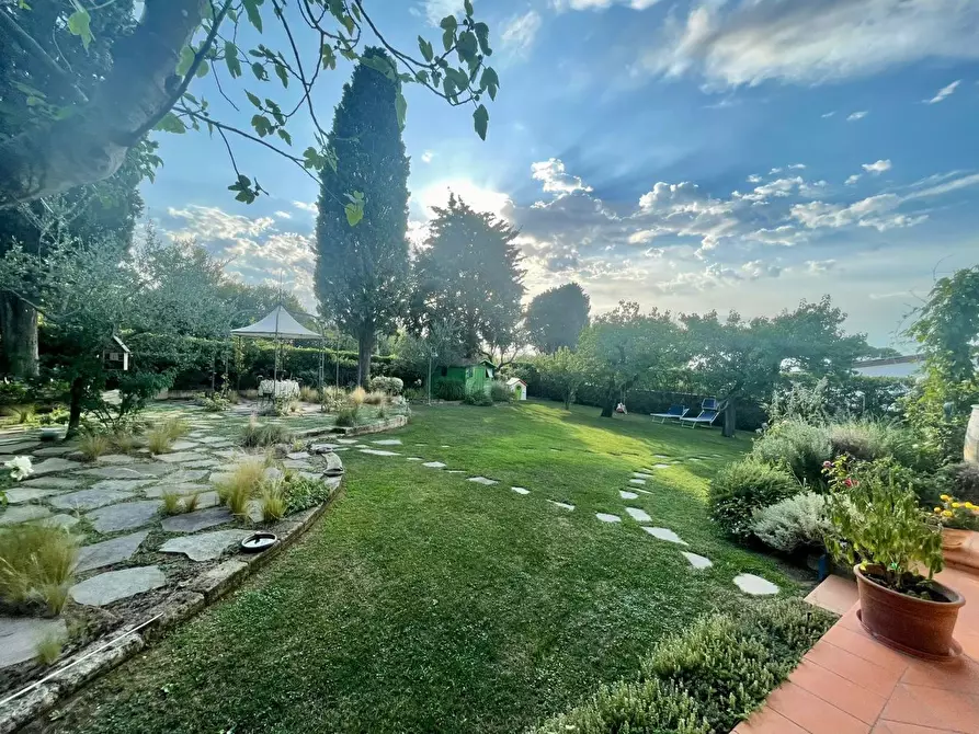 Immagine 3 di Villa in vendita  a Livorno