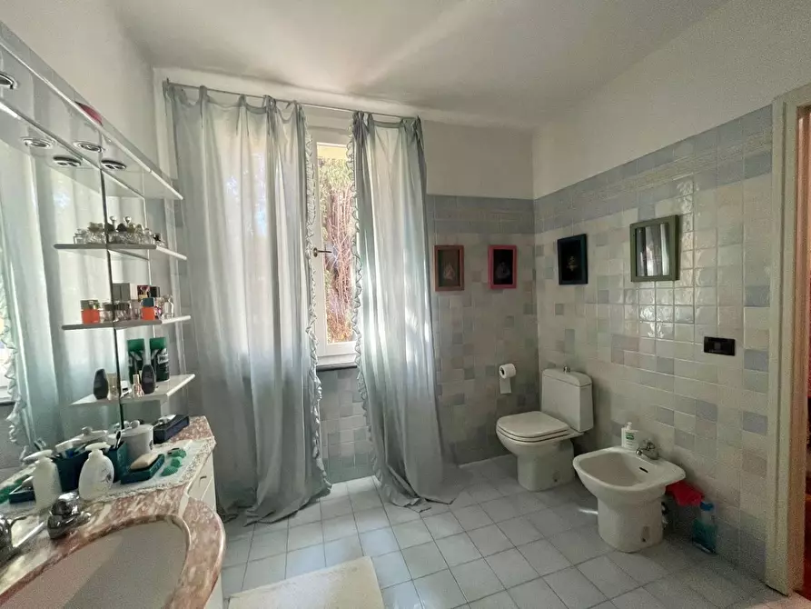 Immagine 24 di Villa in vendita  a Livorno