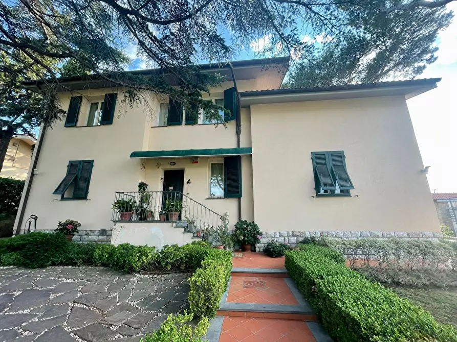 Immagine 14 di Villa in vendita  a Livorno