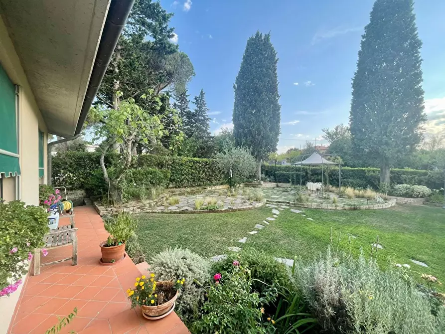 Immagine 7 di Villa in vendita  a Livorno
