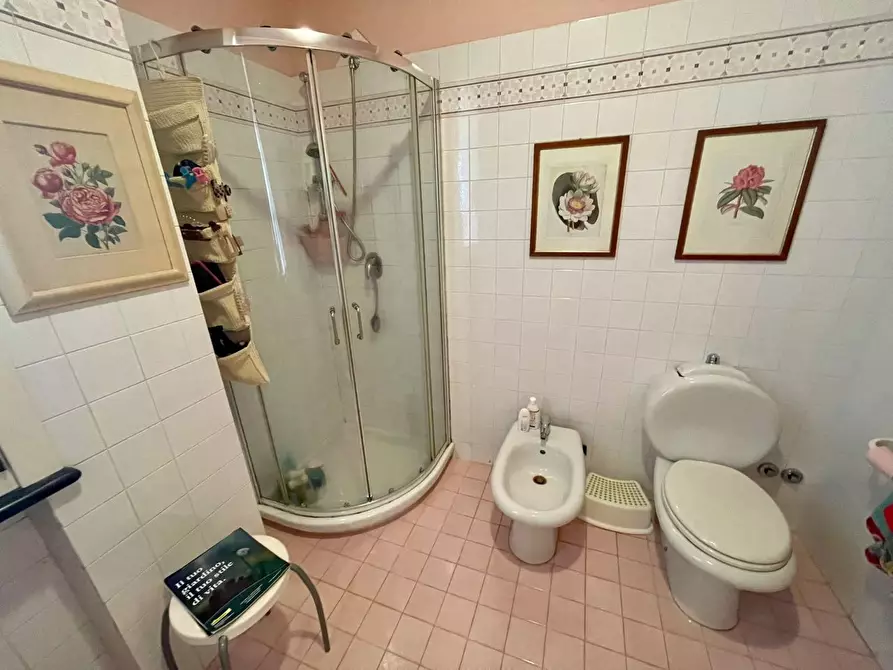 Immagine 18 di Villa in vendita  a Livorno