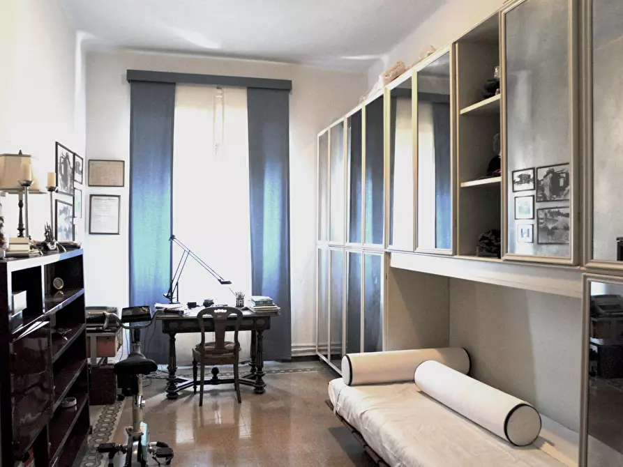 Immagine 2 di Appartamento in vendita  a Livorno