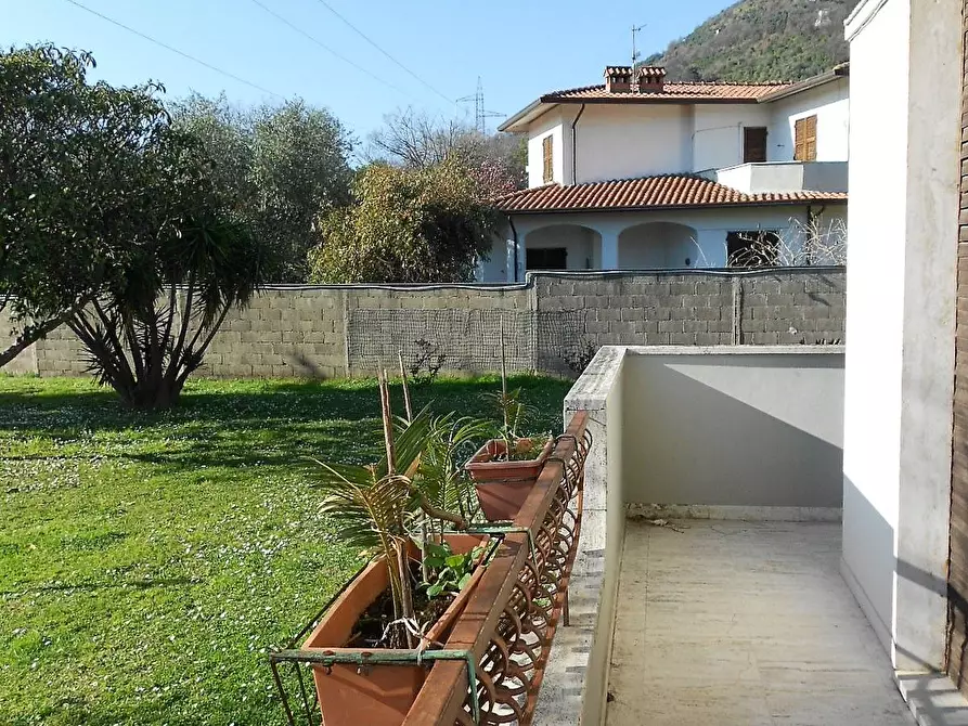 Immagine 1 di Casa bifamiliare in vendita  a Carrara