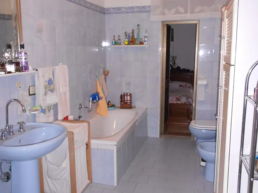 Immagine 18 di Casa indipendente in vendita  a Massa