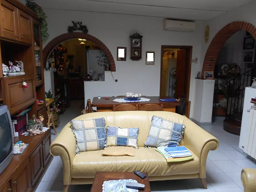 Immagine 12 di Casa indipendente in vendita  a Massa