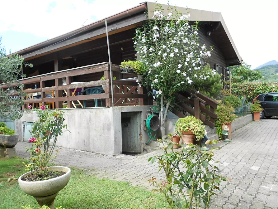 Immagine 3 di Casa indipendente in vendita  a Massa