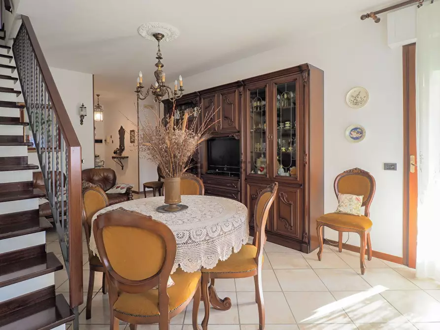 Immagine 3 di Casa indipendente in vendita  a Massa