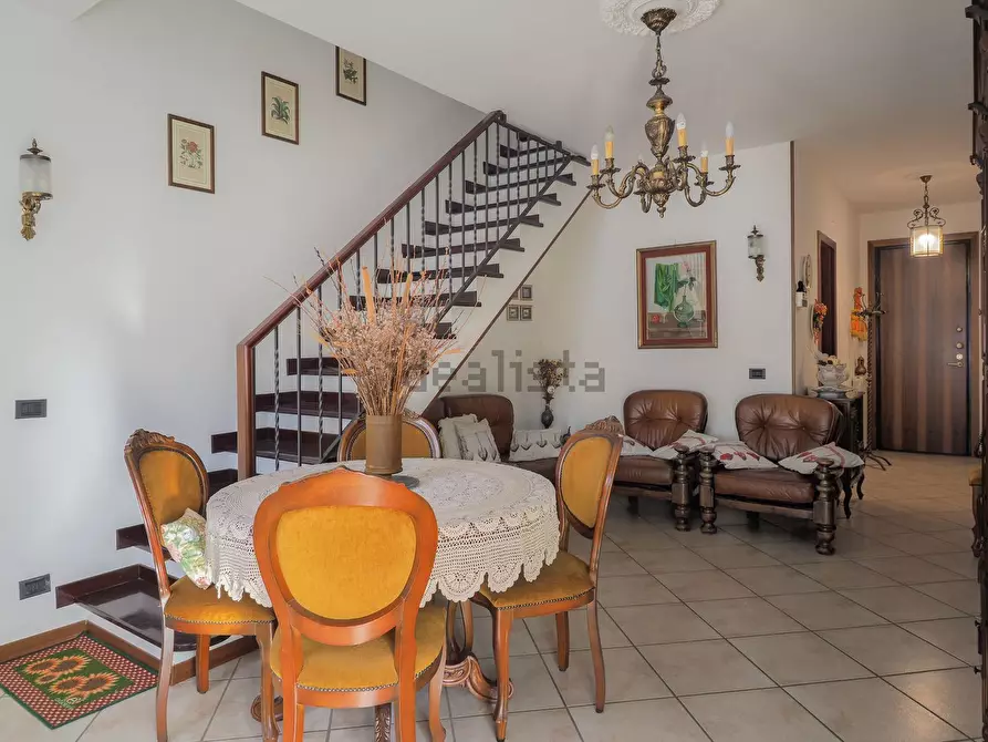 Immagine 2 di Casa indipendente in vendita  a Massa