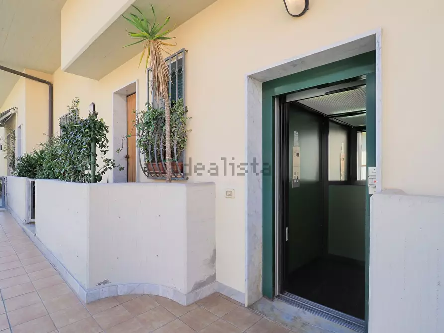 Immagine 24 di Casa indipendente in vendita  a Massa