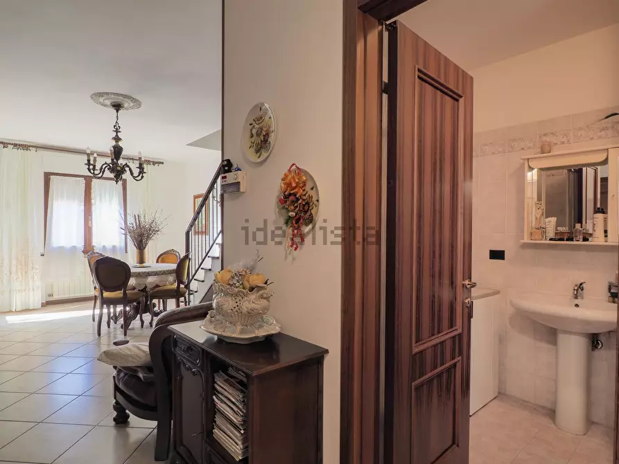 Immagine 14 di Casa indipendente in vendita  a Massa