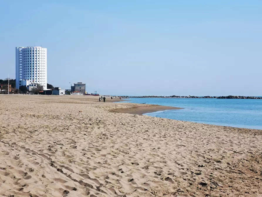 Immagine 47 di Villa in vendita  a Massa