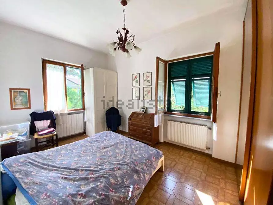 Immagine 13 di Villa in vendita  a Massa