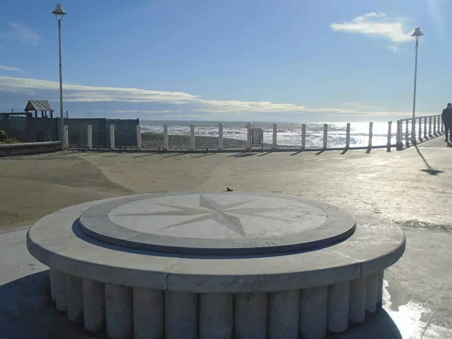 Immagine 34 di Villa in vendita  a Massa