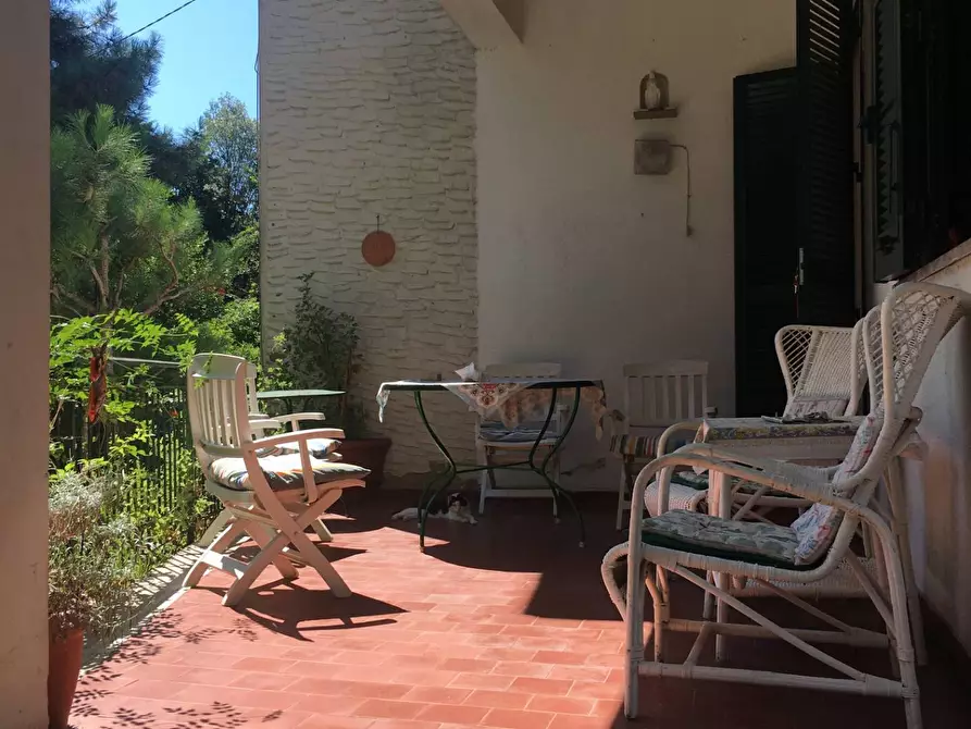 Immagine 5 di Villa in vendita  a Massa
