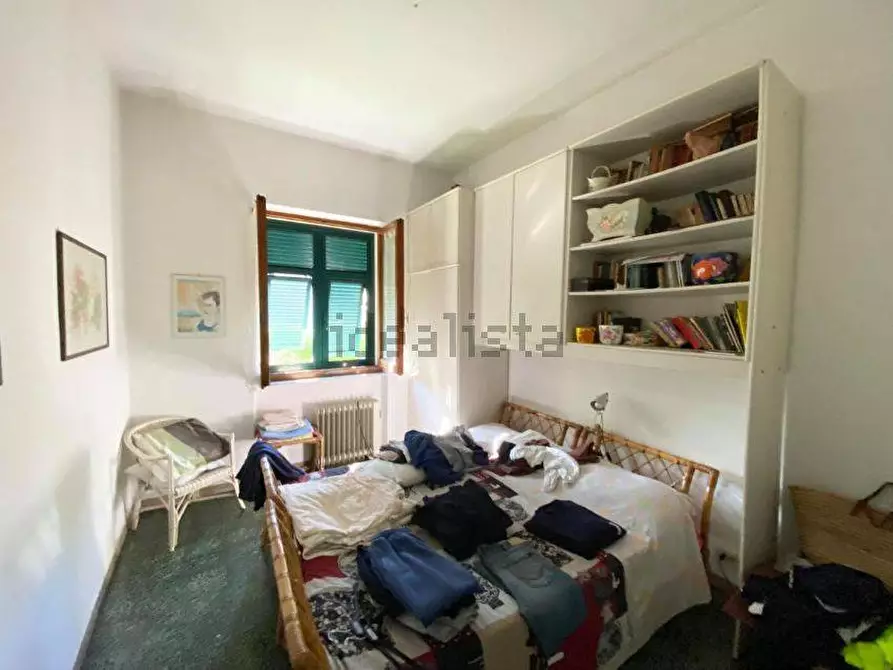 Immagine 14 di Villa in vendita  a Massa