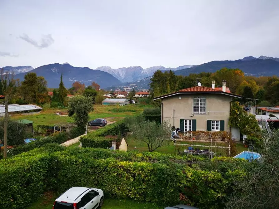 Immagine 23 di Porzione di casa in vendita  a Massa
