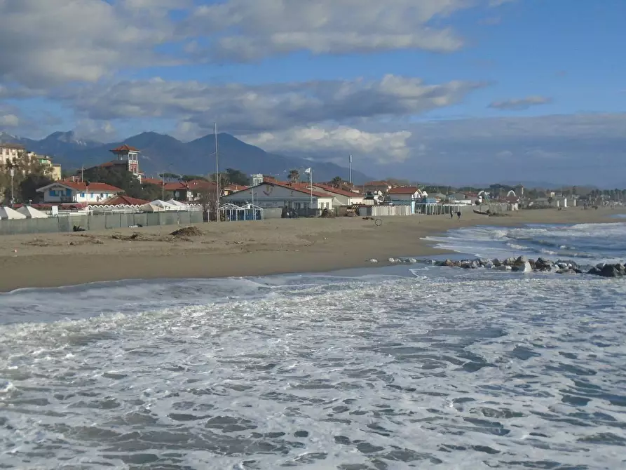 Immagine 33 di Porzione di casa in vendita  a Massa