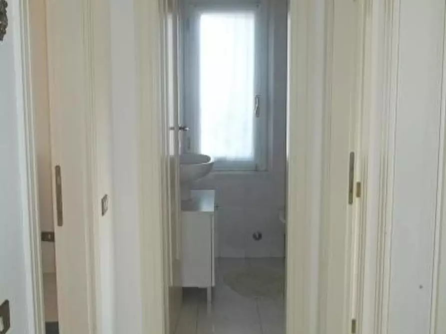 Immagine 17 di Porzione di casa in vendita  a Massa