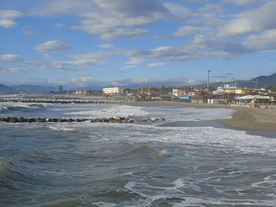 Immagine 32 di Porzione di casa in vendita  a Massa