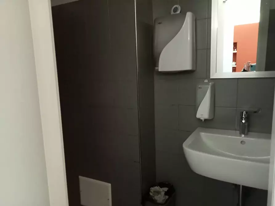 Immagine 5 di Bar / Ristorante in vendita  a Lerici