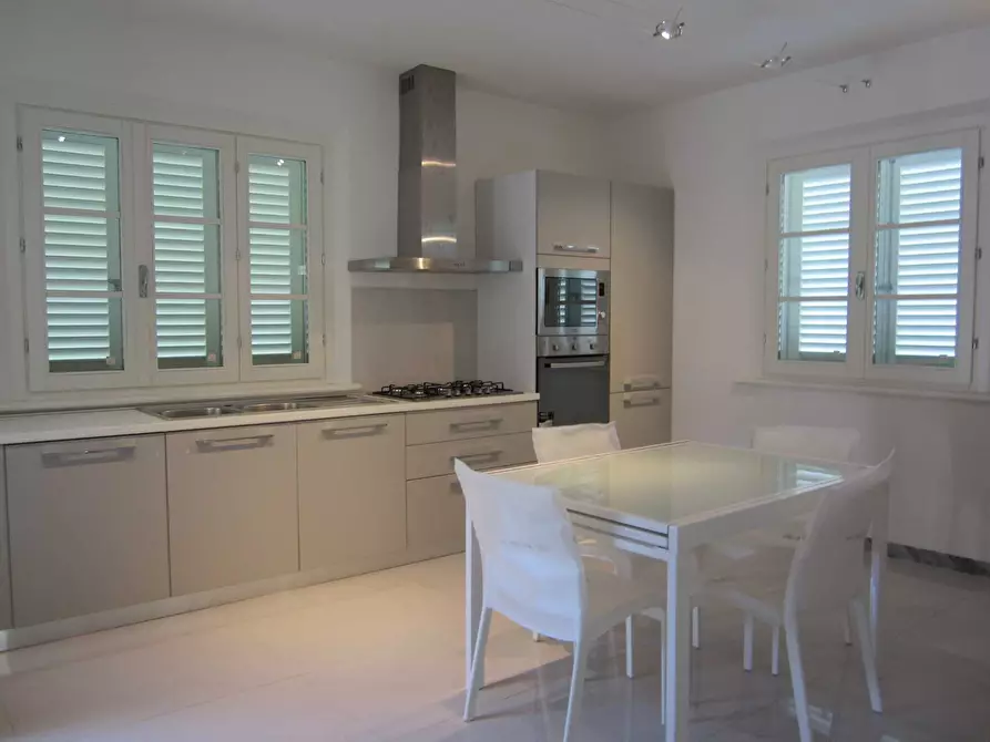 Immagine 8 di Villa in vendita  a Pietrasanta