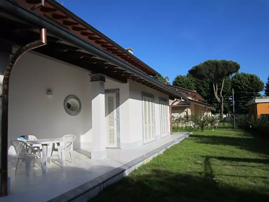 Immagine 5 di Villa in vendita  a Pietrasanta