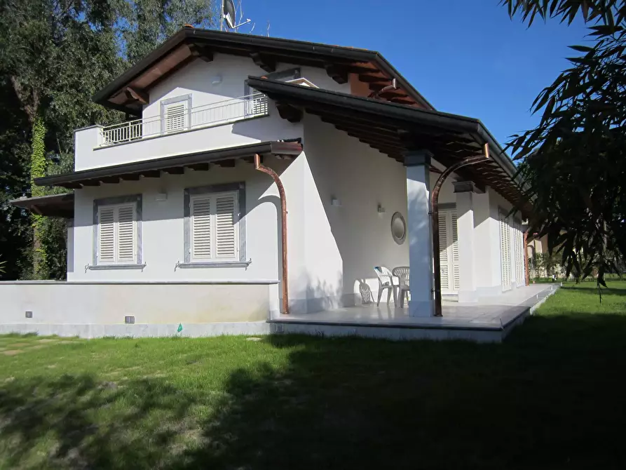 Immagine 4 di Villa in vendita  a Pietrasanta