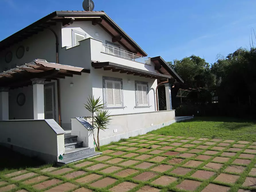 Immagine 3 di Villa in vendita  a Pietrasanta