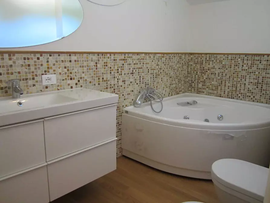 Immagine 16 di Villa in vendita  a Pietrasanta