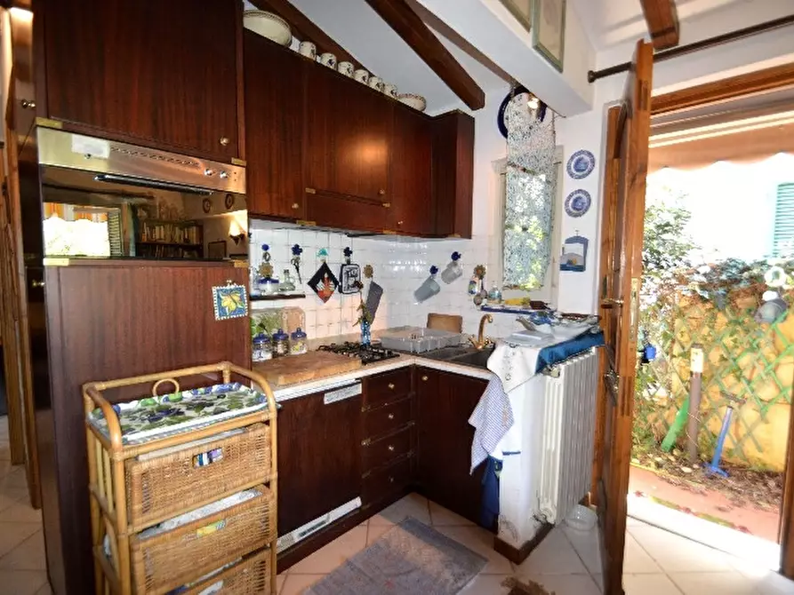 Immagine 4 di Casa indipendente in vendita  a Pietrasanta