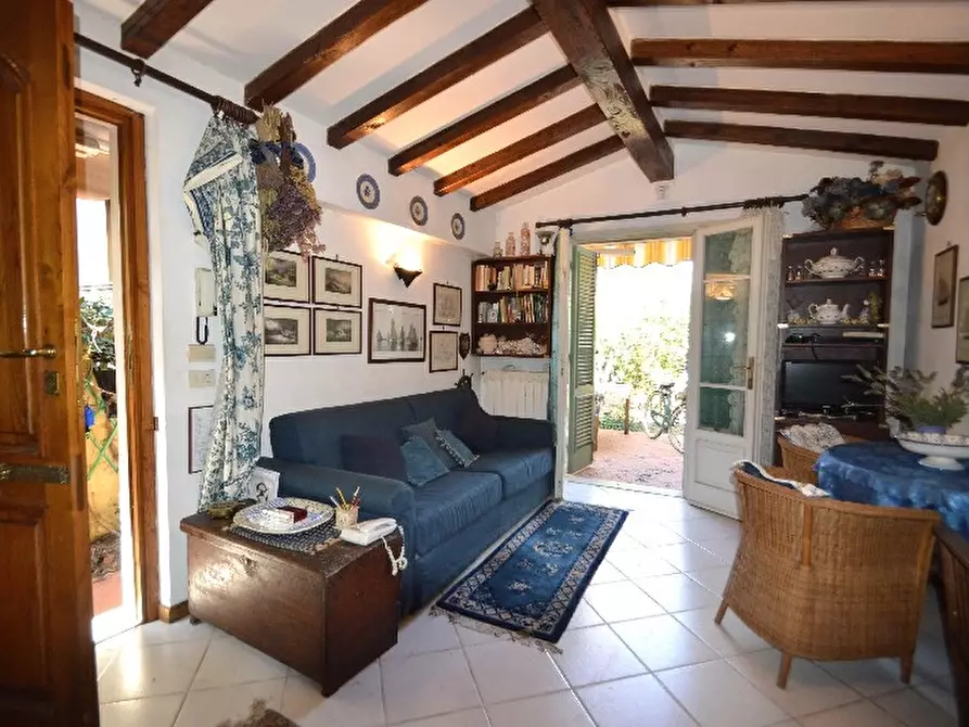 Immagine 3 di Casa indipendente in vendita  a Pietrasanta