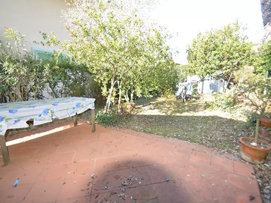 Immagine 9 di Casa indipendente in vendita  a Pietrasanta