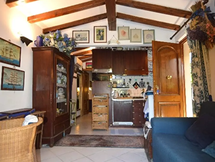 Immagine 2 di Casa indipendente in vendita  a Pietrasanta