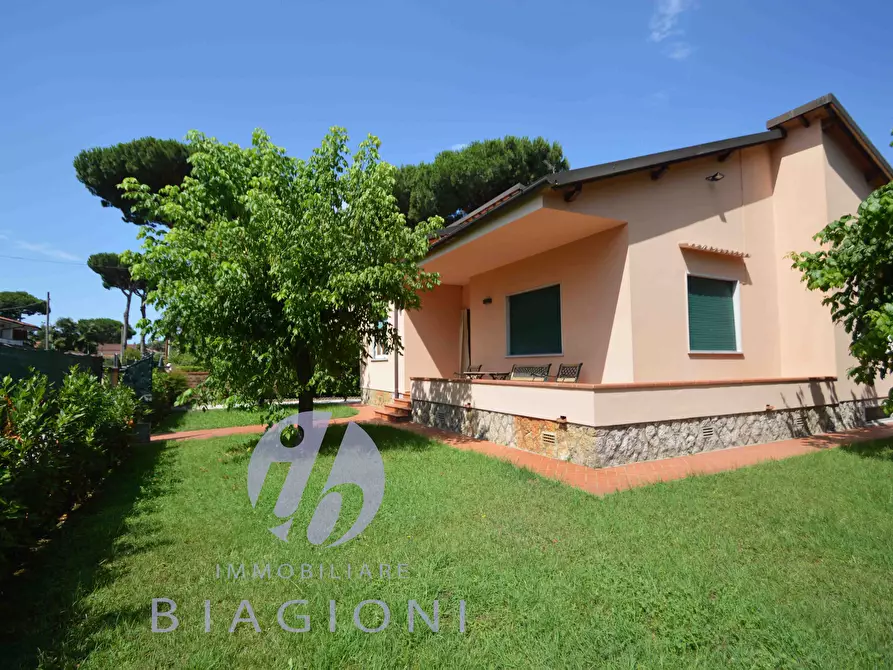 Immagine 5 di Villa in vendita  a Pietrasanta