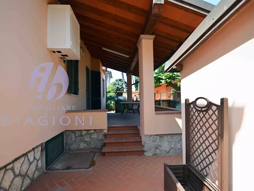 Immagine 6 di Villa in vendita  a Pietrasanta